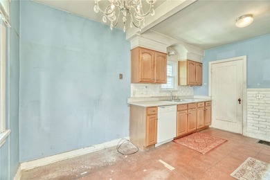 Opportunity knocks in one of Irondequoit's most unique bay and - photo 15
