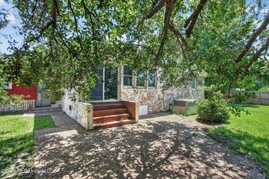 Welcome to Bayou View! This beautifully updated 3-bedroom - photo 15
