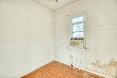 Opportunity knocks in one of Irondequoit's most unique bay and - photo 25