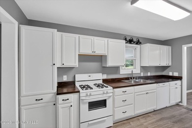 Welcome to Bayou View! This beautifully updated 3-bedroom - photo 25