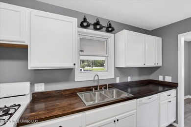 Welcome to Bayou View! This beautifully updated 3-bedroom - photo 26