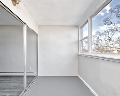 Beautifully updated co-op style apartment with fantastic - photo 5