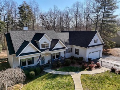 Welcome home to this stunning 4 bedroom, 3.5 bath family retreat - photo 2