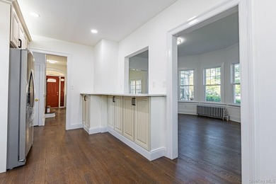 Welcome to this beautifully maintained 3-bedroom, 3-bath - photo 9