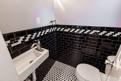 Welcome to this beautifully maintained 3-bedroom, 3-bath - photo 10