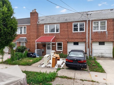 South facing all brick attached Colonial in Bayside offers a - photo 1