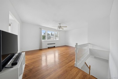 South facing all brick attached Colonial in Bayside offers a - photo 7