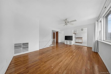 South facing all brick attached Colonial in Bayside offers a - photo 8