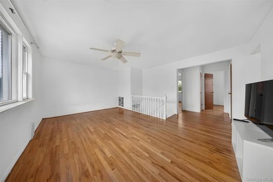 South facing all brick attached Colonial in Bayside offers a - photo 9