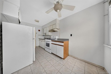 South facing all brick attached Colonial in Bayside offers a - photo 10