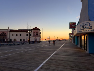 LOCATION, LOCATION, LOCATION! This Beach Block Studio is