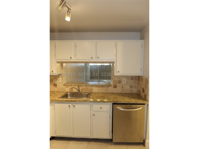 Beautiful corner-unit condo located in the heart of Kendall! - photo 3