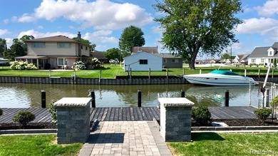 **MOTIVATED SELLER** Turn-key waterfront living with direct - photo 2