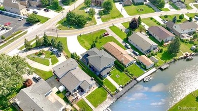 **MOTIVATED SELLER** Turn-key waterfront living with direct - photo 4