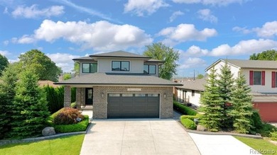 **MOTIVATED SELLER** Turn-key waterfront living with direct - photo 6