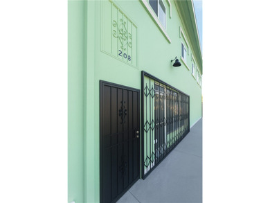 Great Investment Property!! Consist of 5 commercial spaces - photo 3