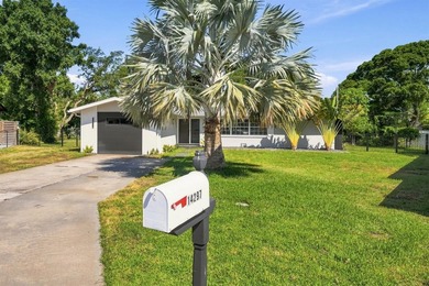 Located on an oversized 1/4 acre lot tucked away on a quiet - photo 4