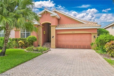 POOL HOME in Banyan Bay! This beautifully maintained 3-bedroom - photo 1