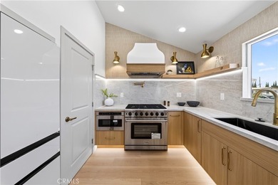 Welcome to this stunning, fully remodeled 3-bedroom, 2-bathroom - photo 36