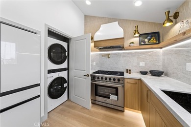 Welcome to this stunning, fully remodeled 3-bedroom, 2-bathroom - photo 38