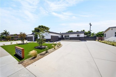 Welcome to this stunning, fully remodeled 3-bedroom, 2-bathroom - photo 47