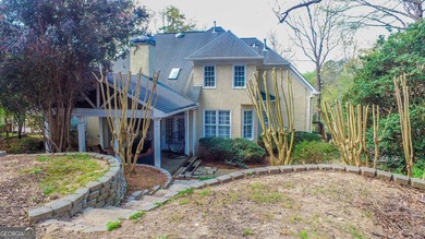 Location. Privacy. Space. Style. At 403 Henredon Hill, they all - photo 2