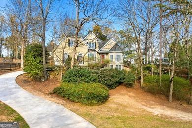 Location. Privacy. Space. Style. At 403 Henredon Hill, they all - photo 3