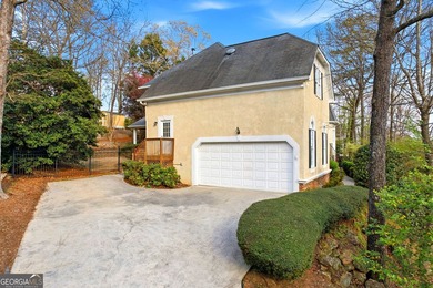 Location. Privacy. Space. Style. At 403 Henredon Hill, they all - photo 4