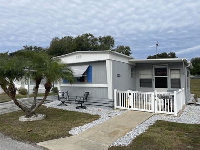 Lake Eustis Home For Sale in Grand Island Florida