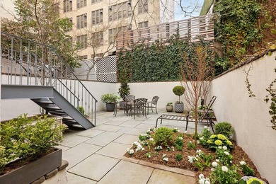 Classic Chelsea Townhouse Living, Thoughtfully Reimagined On one - photo 18