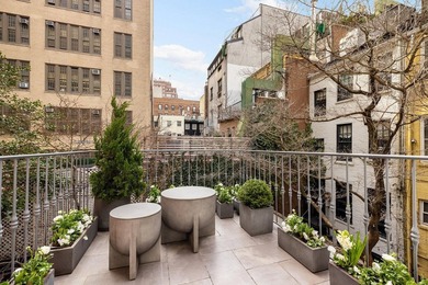 Classic Chelsea Townhouse Living, Thoughtfully Reimagined On one - photo 19