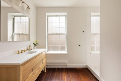 Classic Chelsea Townhouse Living, Thoughtfully Reimagined On one - photo 20