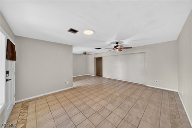Opportunity knocks with this centrally located 2-bedroom+Den - photo 3