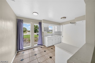 Opportunity knocks with this centrally located 2-bedroom+Den - photo 6