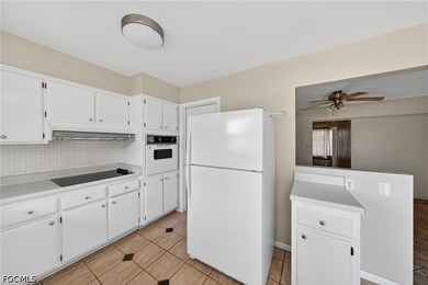 Opportunity knocks with this centrally located 2-bedroom+Den - photo 9