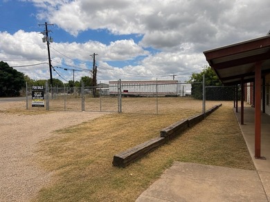 6000 F2 free-span, metal, insulated warehouse with 4 - 12' - photo 2