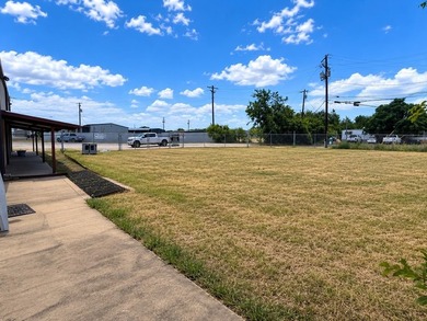 6000 F2 free-span, metal, insulated warehouse with 4 - 12' - photo 3