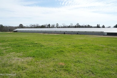 This turnkey modern Poultry Breeder Egg built in 2017 has - photo 8