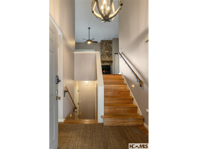 Located in the heart of Burlingame, this villa offers a - photo 11