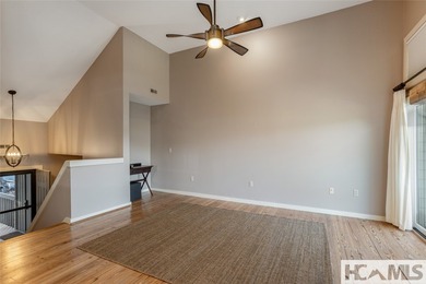 Located in the heart of Burlingame, this villa offers a - photo 14