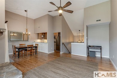 Located in the heart of Burlingame, this villa offers a - photo 15