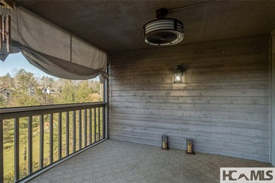 Located in the heart of Burlingame, this villa offers a - photo 17