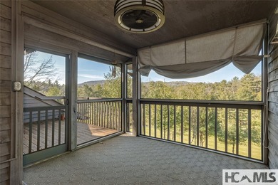 Located in the heart of Burlingame, this villa offers a - photo 18