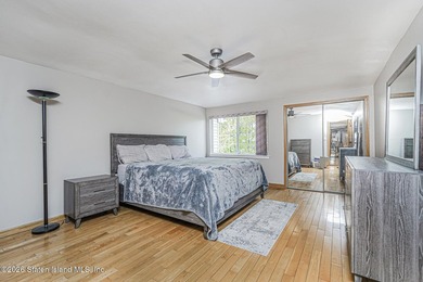 Welcome to 33 Linda Lane, a beautifully maintained multi-level - photo 23