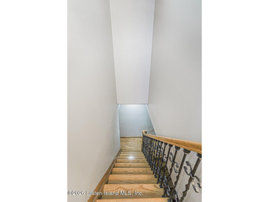 Welcome to 33 Linda Lane, a beautifully maintained multi-level - photo 24