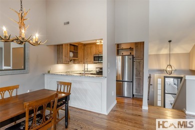 Located in the heart of Burlingame, this villa offers a - photo 26