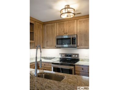 Located in the heart of Burlingame, this villa offers a - photo 27