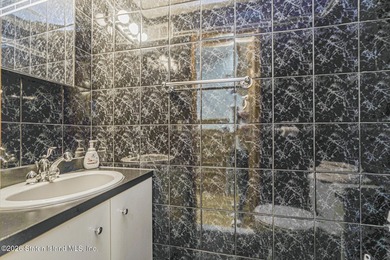 Welcome to 33 Linda Lane, a beautifully maintained multi-level - photo 27