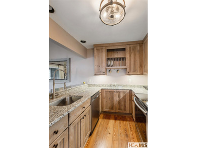 Located in the heart of Burlingame, this villa offers a - photo 29