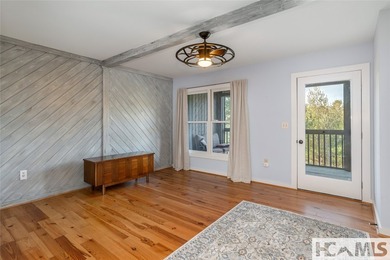 Located in the heart of Burlingame, this villa offers a - photo 36